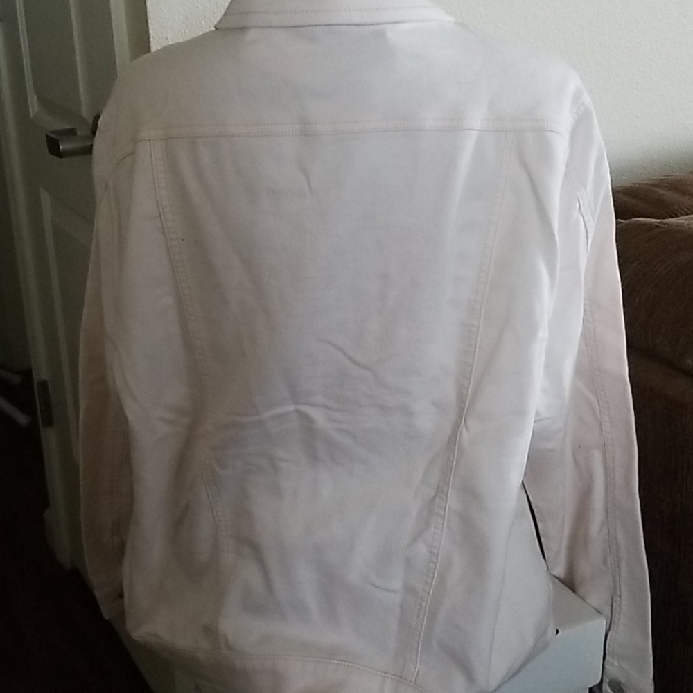 Cute Women's Light Jean Jacket - Picture 4 of 4